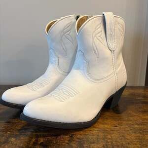 Ariat Darlin Snip Toe Western Ankle Boots White Leather Side Zip Womens 6B